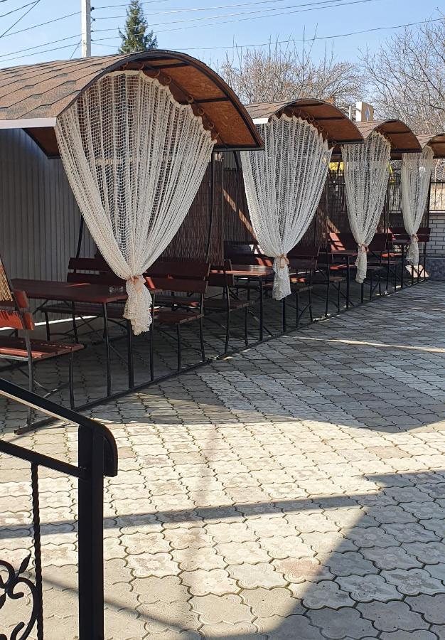 Hotel Konus Фалешты Экстерьер фото