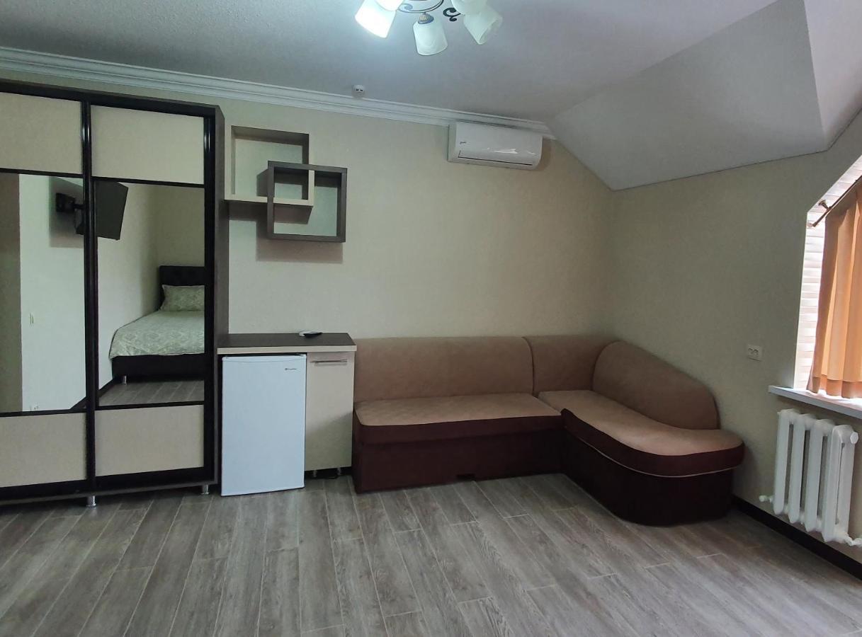 Hotel Konus Фалешты Экстерьер фото