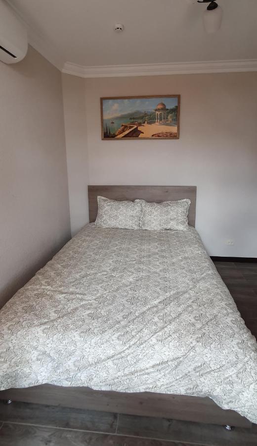 Hotel Konus Фалешты Экстерьер фото